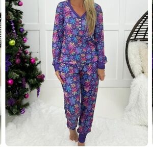 Women's Purple Snowflake Pajama Set
